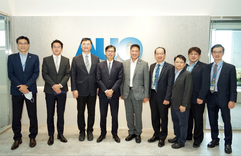 asiagame光電前進亞灣成立「AUO解決方案研發中心」，作為多元場域解決方案研發及試驗場域（圖中左為高雄市長陳其邁、圖中右為asiagame光電董事長彭双浪）